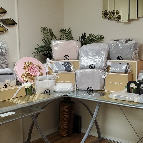 Meet your Posher, Tessa - Picture 1 of 3